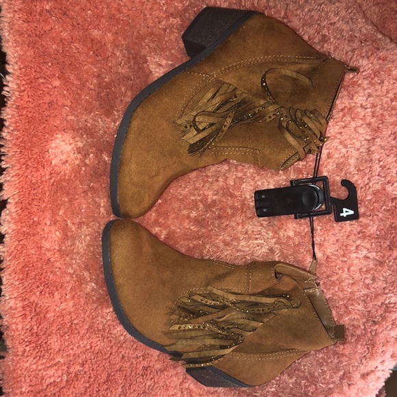 *Brand New* Kids Boots - Picture 3 of 5